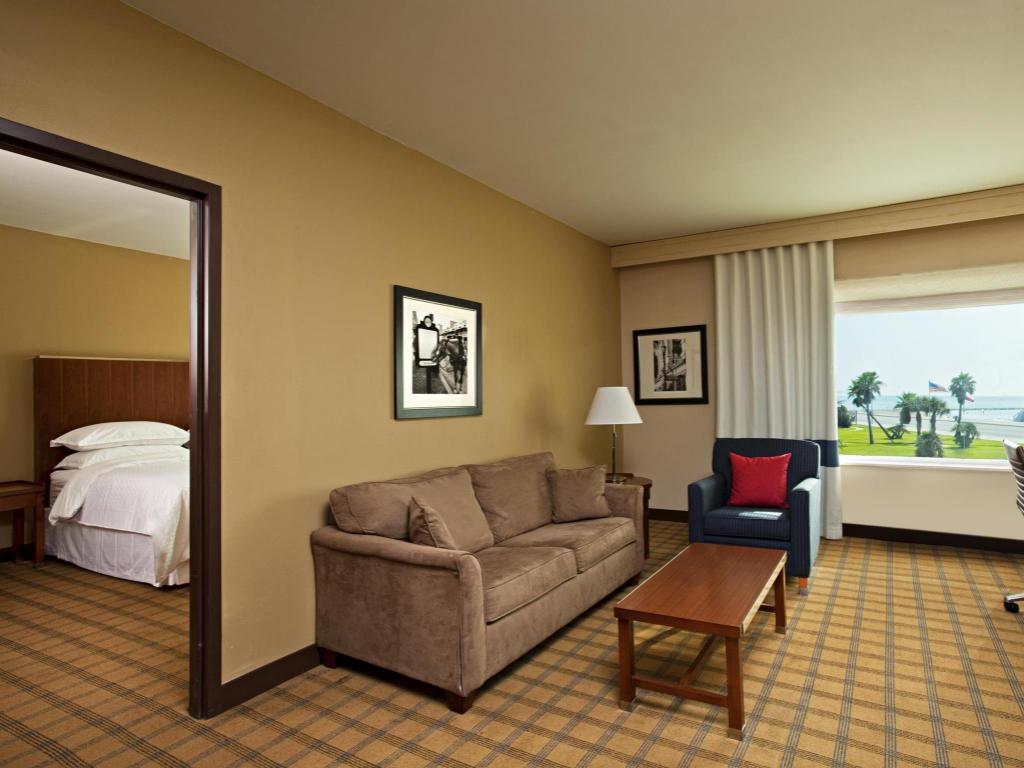 Clarion Pointe Galveston Seawall