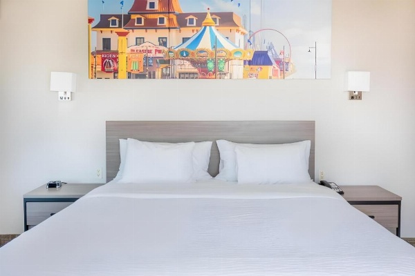 Clarion Pointe Galveston Seawall image 10