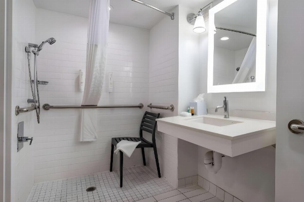 Clarion Pointe Galveston Seawall image 11